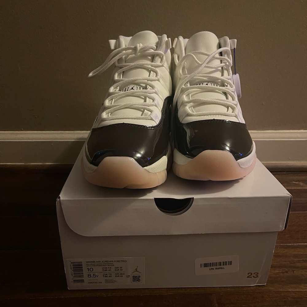 Air Jordan 11 Retro Mid Neapolitan NWB